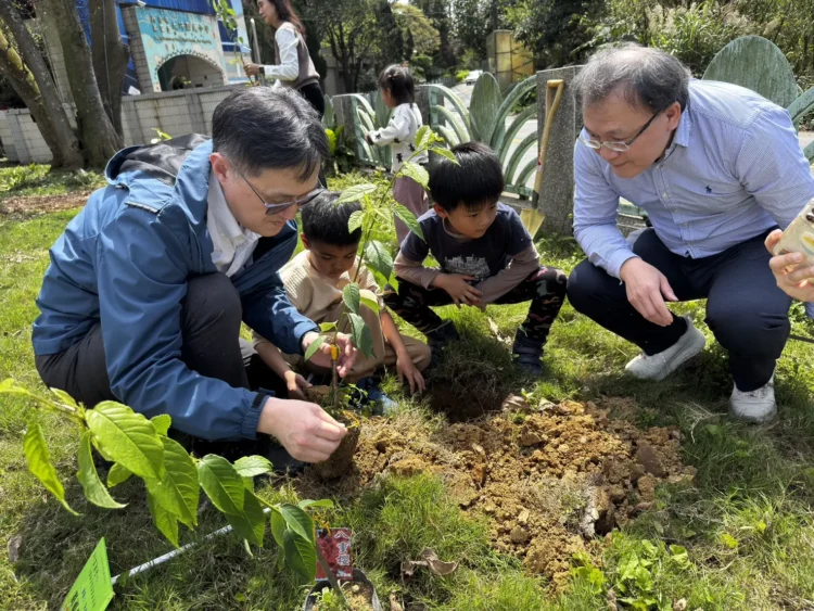 青年關懷月公益連線活動 新北青籌會攜手共築永續! 青年關懷月公益連線活動-新北青籌會攜手共築永續!