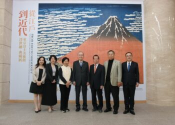 前台東縣長鄺麗貞與前高雄市長謝長廷-分別參訪浮世繪展