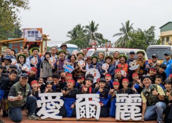 來義鄉幸福巴士再升級-企業捐贈小巴助學童返鄉就學