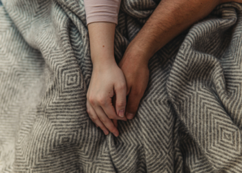 臺南男大生趁學妹熟睡猥褻-法院判刑6個月凸顯身體自主界線重要性