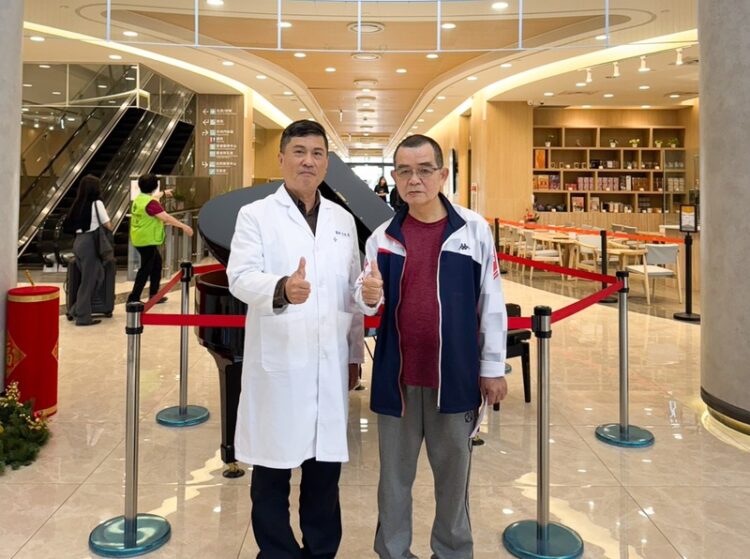 高雄秀傳紀念醫院跨科創舉！「無痕」手術成功攻克腦下垂體腫瘤，患者視力回神