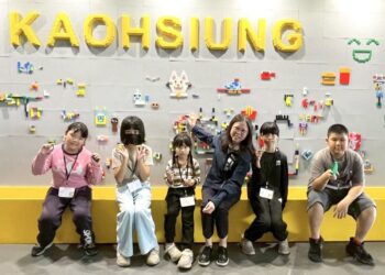 高雄在地企業攜手伴兒少暢遊樂高雄