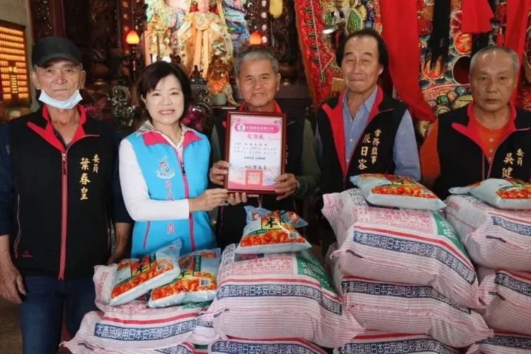 玄武宮、玄龍弘道會捐愛吉安 游淑貞親頒感謝狀共啟弱勢關懷 玄武宮、玄龍弘道會捐愛吉安-游淑貞親頒感謝狀共啟弱勢關懷