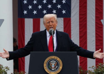 川普宣稱「手術結束」！美股崩盤，道瓊暴跌1600點，市場震盪加劇