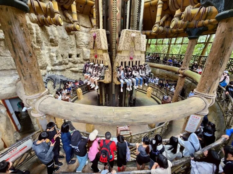 致青春未滿18歲免費入園優惠-兒童連假首日六福村湧入上萬人潮