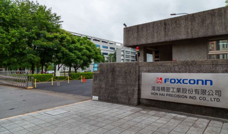 鴻海第一季營收創歷史新高！年增24%，但第二季挑戰依舊，全球政經局勢成關鍵