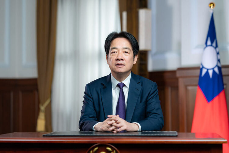 總統針對美國關稅政策提出五大因應策略 強調政府會與民間合作 為臺灣經濟打開更寬廣出路 總統針對美國關稅政策提出五大因應策略-強調政府會與民間合作-為臺灣經濟打開更寬廣出路