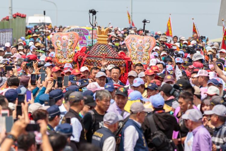 大甲媽遶境新港38週年-翁章梁率各界隆重迎駕