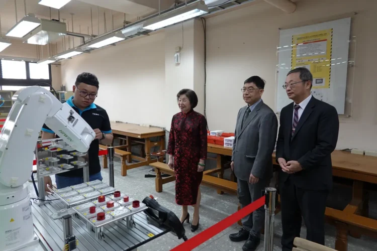 打造機器人工程師術科認證場地 吳鳳科大斥資800萬今揭幕 打造機器人工程師術科認證場地-吳鳳科大斥資800萬今揭幕
