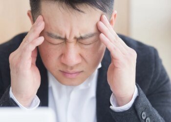 眼睛酸澀、頑固性頭痛和頸椎有關？中醫師：針刀有效緩解眼睛乾澀