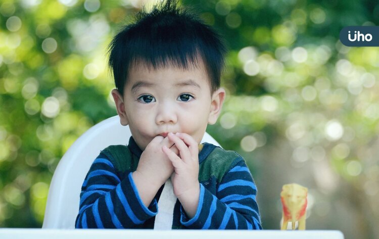 寶寶「愛吃手咬指甲」怎麼戒?爸媽先搞懂「隱藏心理需求」這樣改善 寶寶「愛吃手咬指甲」怎麼戒?爸媽先搞懂「隱藏心理需求」這樣改善