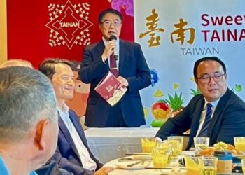 臺南市長黃偉哲新加坡力推臺南鳳梨-成功進軍大型連鎖超市