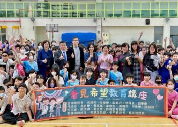 「看見希望」教育講座-邀請沈芯菱分享生命故事全台巡迴-高雄首場在龍華國小