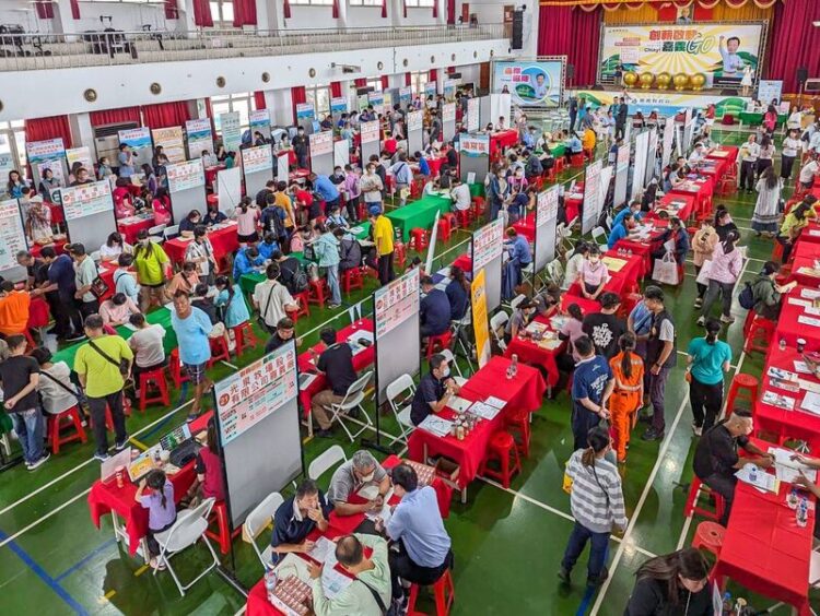 4/19嘉縣府舉行大型徵才,薪資最高上看7萬 4/19嘉縣府舉行大型徵才,薪資最高上看7萬