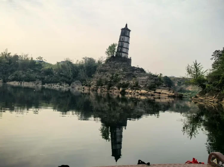 兩岸媒體採訪「世界八大斜塔」-廣西崇左市左江斜塔