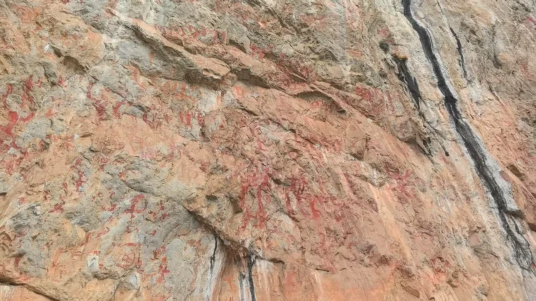 兩岸媒體探訪世界岩畫之最 廣西壯族文化左江花山 兩岸媒體探訪世界岩畫之最-廣西壯族文化左江花山