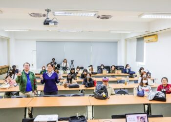 樹科大藝管系跨域講座-邀自媒體策略顧問鍾婷分享善用ai實戰心法