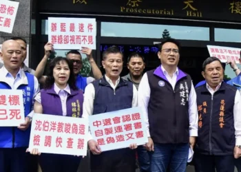 罷免傅崐萁涉偽造文書與偷跑偷簽-吳建志赴花蓮地檢署正式告發沈伯洋與「微光花蓮」相關人士