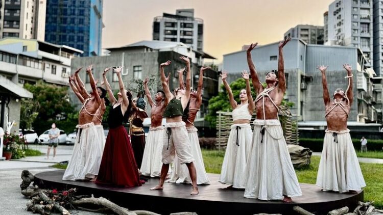 太古踏舞團《太陽之舞》屏縣王船文化館沉浸式展演 太古踏舞團《太陽之舞》屏縣王船文化館沉浸式展演