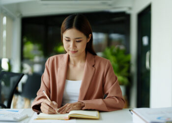 寫作超紓壓！5個優點讓妳從「壓力怪」變身「開心果」