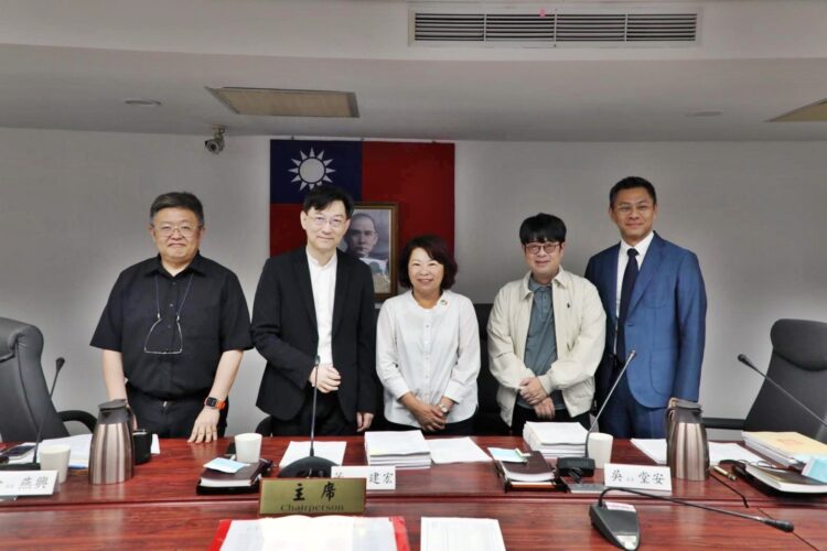 黃敏惠市長親率團隊爭取北港路開發案 嘉義市成功爭取都委會續審加速推動「西區大發展」 黃敏惠市長親率團隊爭取北港路開發案-嘉義市成功爭取都委會續審加速推動「西區大發展」