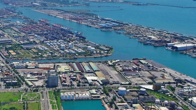 高市府澄清亞灣區25年未開發說法不實 強調已完成8成開發、特倉區納入通盤檢討中 高市府澄清亞灣區25年未開發說法不實-強調已完成8成開發、特倉區納入通盤檢討中