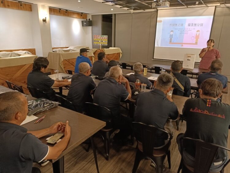 破除職業性別刻板印象 高雄區監理所持續督導所屬客運業者重視性別友善職場環境 破除職業性別刻板印象-高雄區監理所持續督導所屬客運業者重視性別友善職場環境