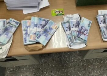 百斬車手獎5萬!車手假冒「警察」上門取款-警方當場逮人成功攔阻113萬元損失