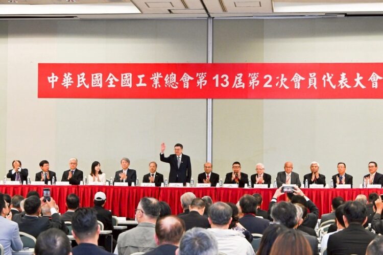 出席全國工總會員代表大會 卓揆:21日公布880億支持方案細節、24日提特別條例 全力支持臺灣產業 出席全國工總會員代表大會-卓揆:21日公布880億支持方案細節、24日提特別條例-全力支持臺灣產業