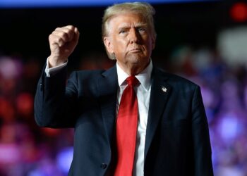 預售退掉坐等讓利？股市「一夕間翻紅」是否進場-專家：伺機而動