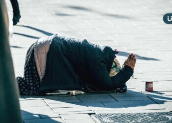 街頭竟成安全的港灣？社工觀察「女性街友悲歌」：她們有家回不去