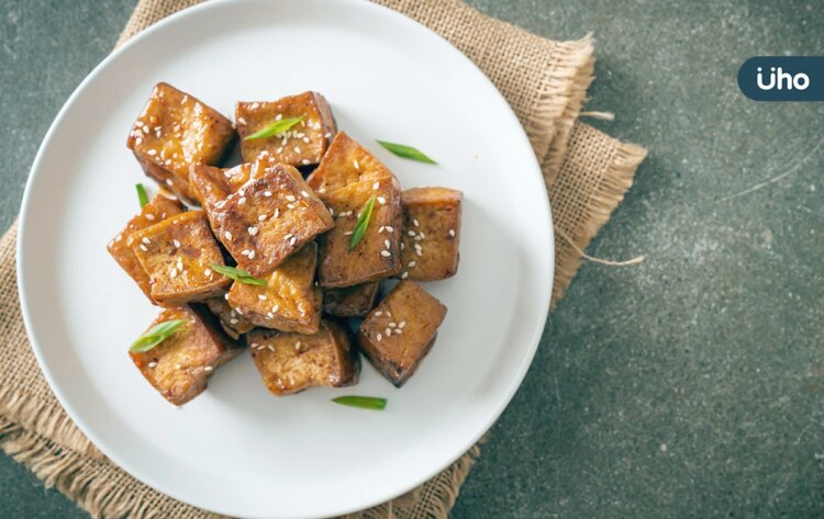 有食譜》穀雨養生首重「祛溼利水」!2步驟做「茶香豆乾」飽含湯汁 有食譜》穀雨養生首重「祛溼利水」!2步驟做「茶香豆乾」飽含湯汁