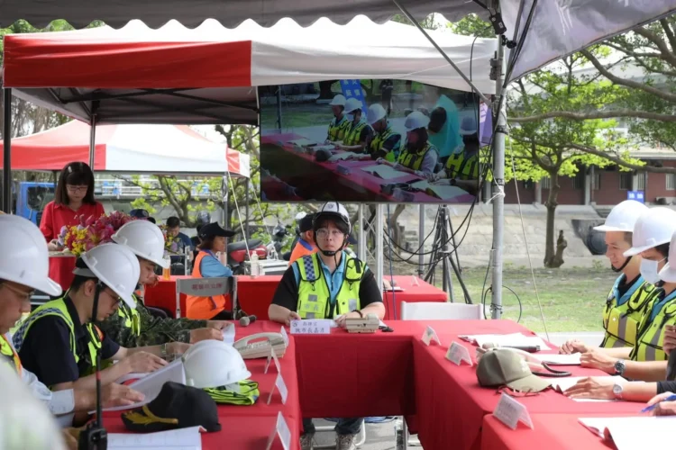花蓮市公所防汛搶險演習 市長魏嘉彥坐鎮指揮 花蓮市公所防汛搶險演習-市長魏嘉彥坐鎮指揮