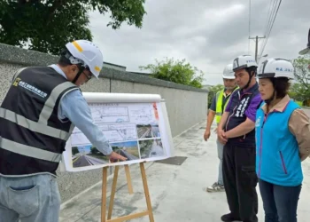 游淑貞爭取建構光華國小通學步道-代表會、村長與鄉親會勘把關品質