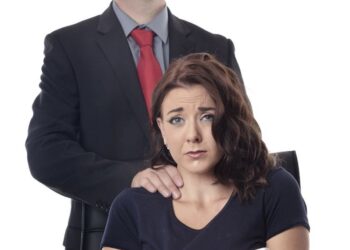 法律教室｜男同事碰觸妳的手-不安的妳該如何應對？