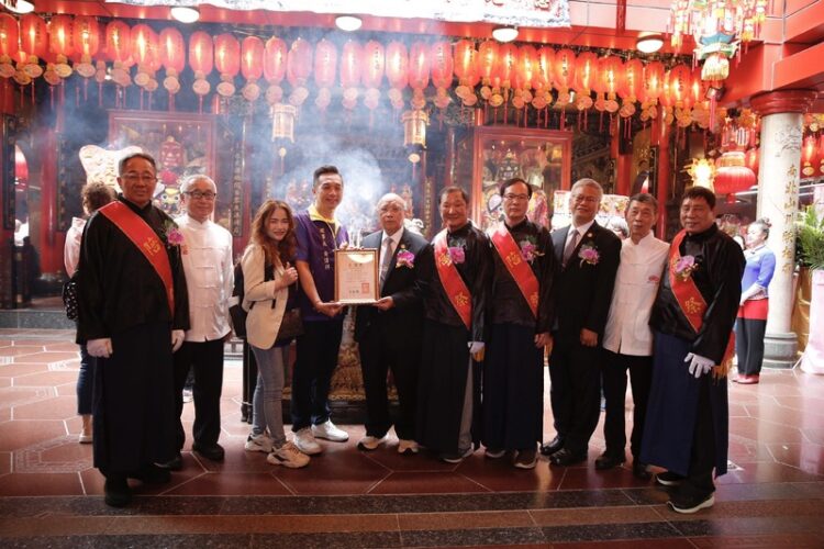 松山慈祐宮持續關懷 第三年捐贈輔具推車支持雷特氏症家庭 松山慈祐宮持續關懷-第三年捐贈輔具推車支持雷特氏症家庭