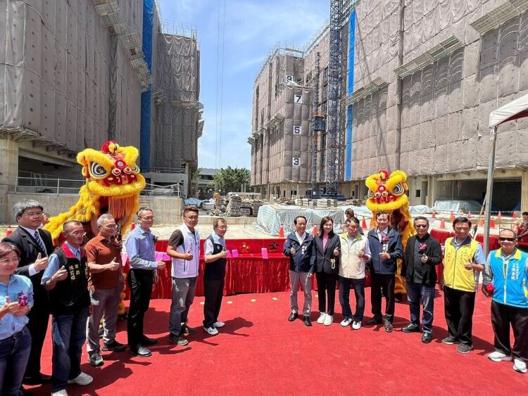 進度超前5%!高雄大寮社宅上樑 384戶預計2026年7月完工 進度超前5%!高雄大寮社宅上樑-384戶預計2026年7月完工