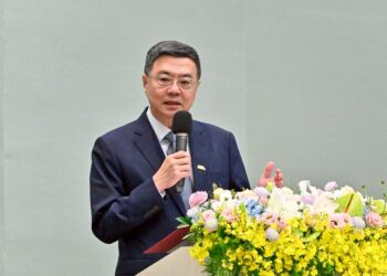 政院核定880億支持方案申請細節-政府擴大撐傘-挺住勞工-放寬資格-強化產業應對力道