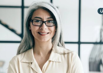 長白髮一定要染黑？髮型師揭「蓋白髮」5大正確觀念：染淺髮色比較好