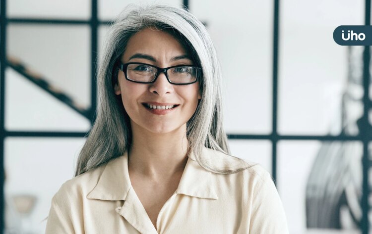 長白髮一定要染黑?髮型師揭「蓋白髮」5大正確觀念:染淺髮色比較好 長白髮一定要染黑?髮型師揭「蓋白髮」5大正確觀念:染淺髮色比較好