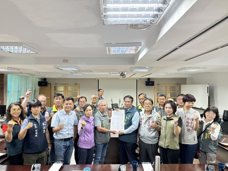 在地居民怒吼!3000人連署反對南山公墓全區保留 要求發展與生存權 在地居民怒吼!3000人連署反對南山公墓全區保留-要求發展與生存權