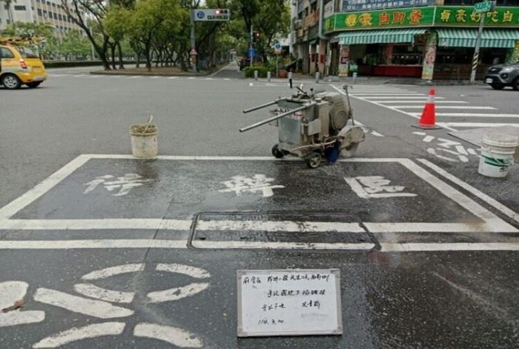 防路口轉彎處打滑-寬頻孔蓋下地