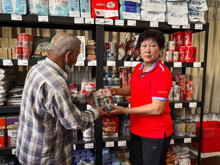 全台首創!屏東興和社區物資銀行整合獨老關懷服務 打造在地弱勢最強後盾 全台首創!屏東興和社區物資銀行整合獨老關懷服務-打造在地弱勢最強後盾