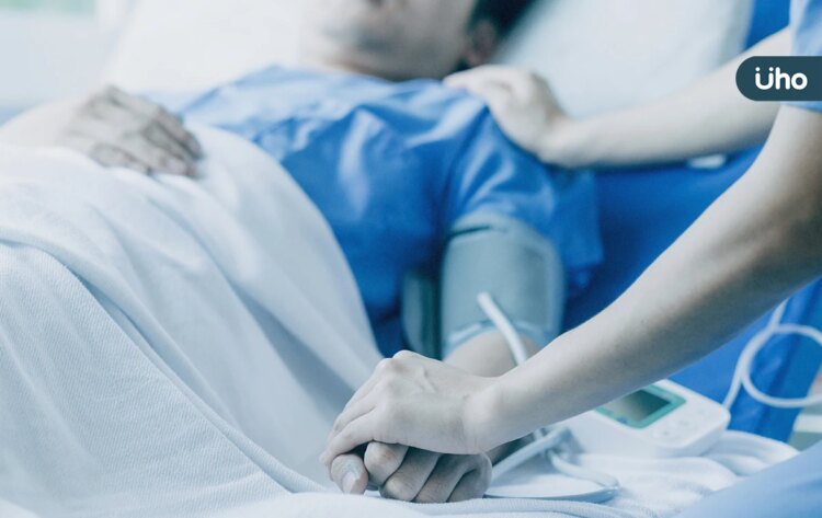 曾希望父親早點過世⋯他揭「失智照護」歷程:家屬的痛苦反而更多 曾希望父親早點過世⋯他揭「失智照護」歷程:家屬的痛苦反而更多