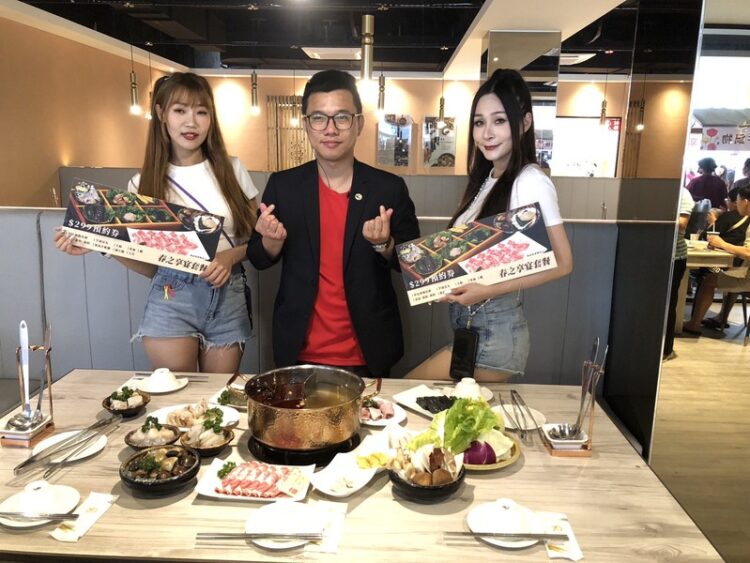 「享牛.鍋物 」美食傳愛 4/26揪媽咪一起作公益 銅板美食10元起呷透透 一元雞蛋、高麗菜排隊購 「享牛.鍋物-」美食傳愛-4/26揪媽咪一起作公益-銅板美食10元起呷透透-一元雞蛋、高麗菜排隊購