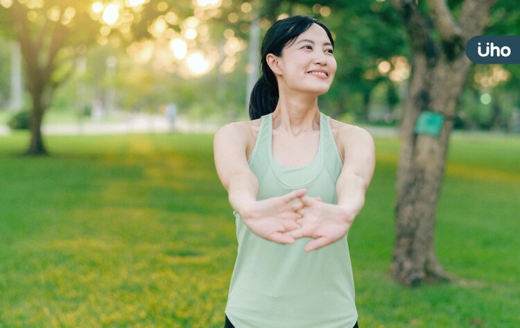 日醫大推「長壽體操」!教你正確伸展3步驟:將上半身彎成C、S字型 日醫大推「長壽體操」!教你正確伸展3步驟:將上半身彎成c、s字型