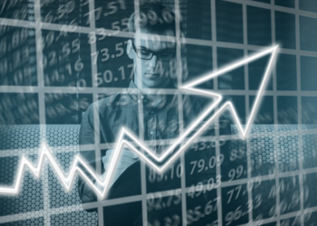 新制震撼上路！月薪未滿6.3萬基層員工狂喜：加薪分紅即將到手