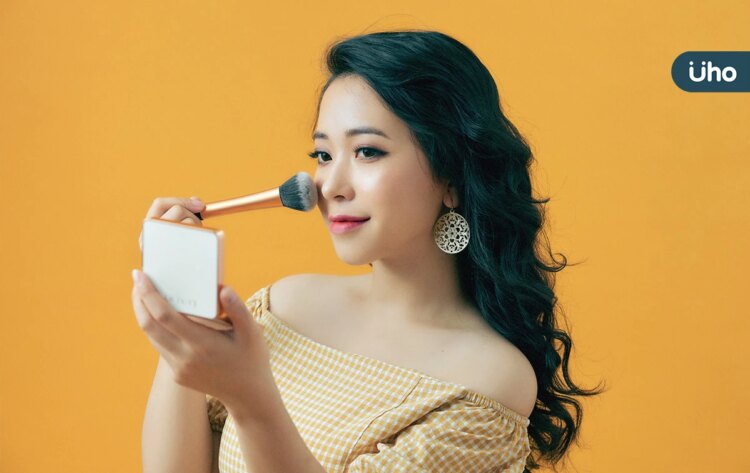 上妝後真的需要蜜粉嗎?彩妝師揭「蜜粉使用指南」7招打造立體妝容 上妝後真的需要蜜粉嗎?彩妝師揭「蜜粉使用指南」7招打造立體妝容