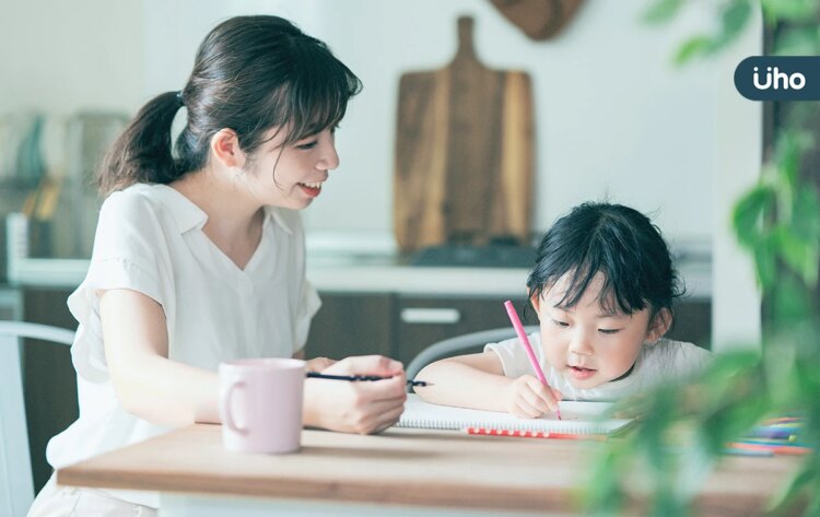 孩抱怨「同學媽媽比較好」如何回答?父母學「1回覆」促進親子關係 孩抱怨「同學媽媽比較好」如何回答?父母學「1回覆」促進親子關係