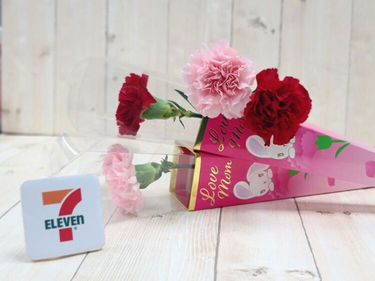 Love mom!統一企業集團「空運進口康乃馨」,向天下母親致敬 love-mom!統一企業集團「空運進口康乃馨」,向天下母親致敬